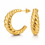 siknakit-aurelia-twist-zlati-teksturirani-hoop-uhani-bela-podlaga Aurelia Twist zlati teksturirani hoop uhani Šik nakit
