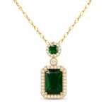 siknakit-emerald-prism-zlata-verizica-z-razkosnim-zelenim-obeskom-in-cirkoni-bela-podlaga.jpg Emerald Prism zlata verižica z zelenim kristalom in cirkoni Šik nakit