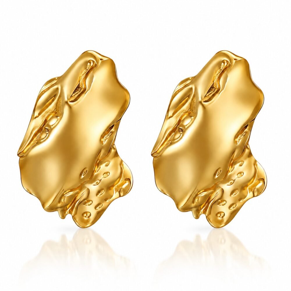 siknakit-golden-relic-zlati-skulpturalni-vticni-uhani-bela-podlaga Golden Relic zlati skulpturalni vtični uhani Šik nakit
