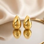 siknakit-golden-teardrop-zlati-uhani-v-obliki-kapljice-odsevna-podlaga