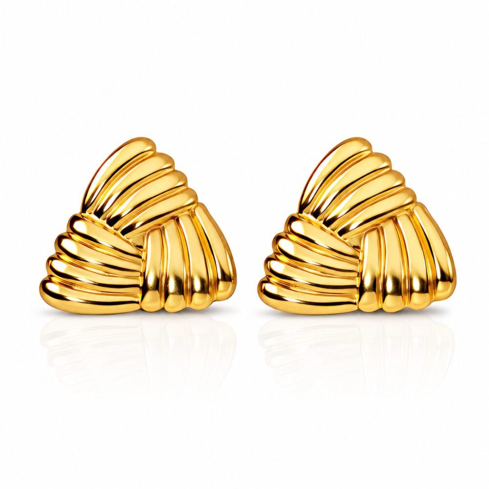 siknakit-heritage-knot-gold-zlati-vticni-uhani-z-reliefnim-prepletom-bela-podlaga Heritage Knot Gold zlati statement uhani s prepletenim reliefom Šik nakit
