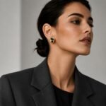 siknakit-obsidian-flow-crno-zlati-statement-uhani-monokromatski-editorial-lifestyle