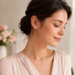 siknakit-pearl-dot-mini-biserni-vticni-uhani-lifestyle-nezna-bluza-soft-elegance