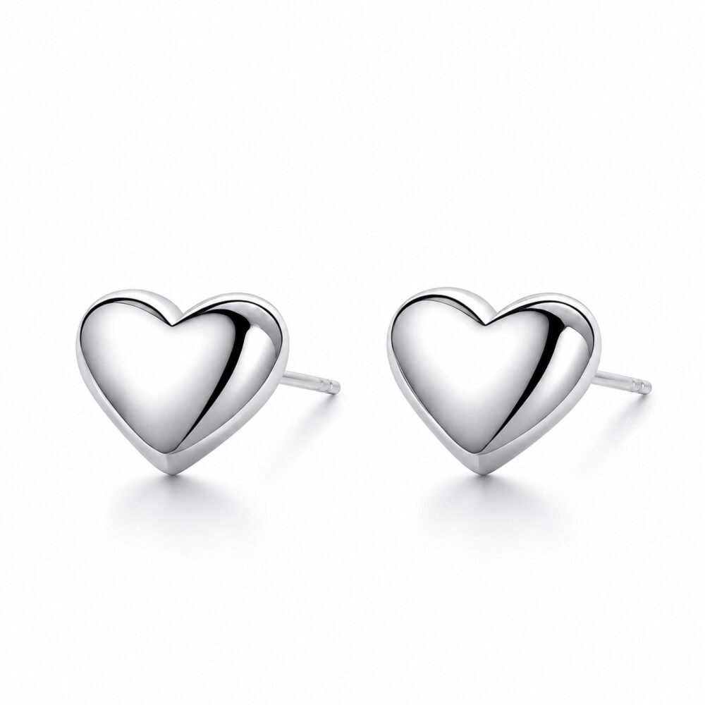 siknakit-petite-heart-srebrni-uhani-v-obliki-srcka-bela-podlaga Petite Heart srebrni mini uhani v obliki srca Šik nakit