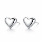 siknakit-petite-heart-srebrni-uhani-v-obliki-srcka-bela-podlaga Petite Heart srebrni mini uhani v obliki srca Šik nakit