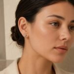 siknakit-petite-heart-srebrni-uhani-v-obliki-srcka-soft-editorial-lifestyle