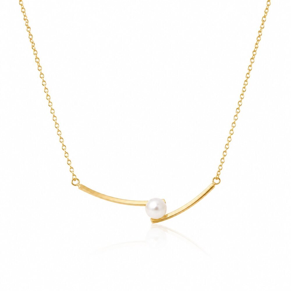 siknakit-zlata-minimalisticna-verizica-z-biserom-pearl-arc-bela-podlaga Pearl Arc minimalistična zlata verižica z biserom Šik nakit