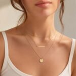 siknakit-zlata-vecplastna-verizica-z-obeski-everyday-golden-layers-close-up.jpg.jpg