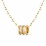 siknakit-zlata-verizica-z-valjastim-obeskom-in-cirkoni-roman-crystal-bela-podlaga Roman Crystal zlata verižica z valjastim obeskom in cirkoni Šik nakit