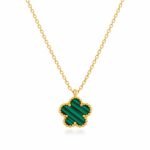 siknakit-zlata-verizica-z-zelenim-clover-obeskom-clover-verde-bela-podlaga Clover Verde Single zlata Clover verižica z zelenim obeskom Šik nakit