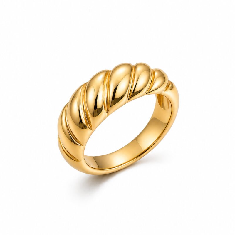 Croissant Gold zlati statement prstan z reliefnim dizajnom Šik nakit