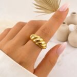 sik-nakit-croissant-gold-zlati-statement-prstan-na-roki