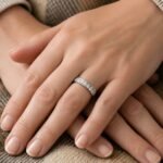 sik-nakit-srebrni-prstan-crystal-row-silver-na-roki-editorial