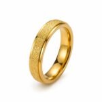 sik-nakit-zlati-prstan-lustre-line-gold-bela-produktna Lustre Line Gold zlati prstan s svetlečo teksturirano sredico Šik nakit