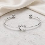 siknakit-srebrna-zapestnica-eternal-knot-cuff-silver-styled-produktna-svetel-kamen-saten