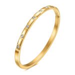siknakit-zlata-bangle-zapestnica-s-cirkoni-lumiere-facet-bangle-gold-bela-podlaga
