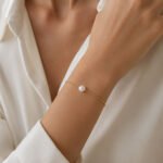 siknakit-zlata-biserna-zapestnica-87136-closeup-na-roki
