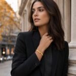 siknakit-zlata-geometrijska-bangle-zapestnica-hexa-glow-bangle-city-chic-crni-styling