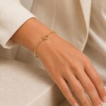 siknakit-zlata-zapestnica-eternal-knot-cuff-gold-closeup-topel-ton(2)