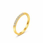 sik-nakit-crystal-row-slim-gold-zlati-tanek-prstan-z-nizom-cirkonov-bela-podlaga Crystal Row Slim Gold zlati tanek prstan z nizom okroglih cirkonov Šik nakit