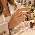 sik-nakit-crystal-v-duo-gold-zlati-prilagodljiv-prstan-z-dvojnim-v-dizajnom-in-cirkoni-champagne-cafe-closeup