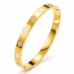 sik-nakit-maison-fleur-bangle-zlata-bangle-zapestnica-s-cvetlicnimi-detajli-in-cirkoni-bela-podlaga