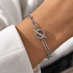 sik-nakit-marina-link-silver-srebrna-verizna-zapestnica-s-t-zaponko-closeup-na-roki