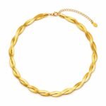 sik-nakit-twist-herringbone-gold-zlata-prepletena-herringbone-verizica-bela-podlaga
