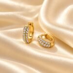 siknakit-crystal-pave-zlati-uhani-obrocki-s-cirkoni-sampanjec-saten-produktna