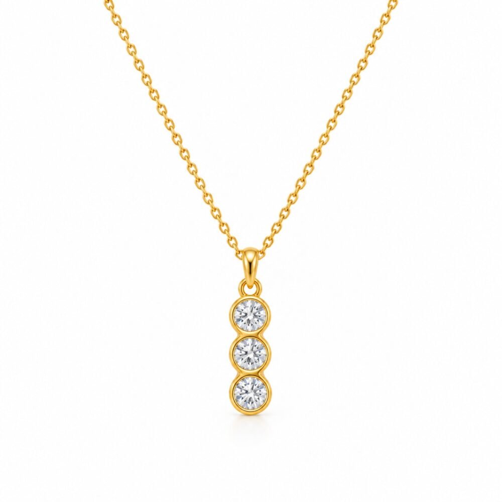 siknakit-crystal-trio-zlata-verizica-s-tremi-okroglimi-cirkoni-produktna-belo-ozadje Crystal Trio zlata verižica s tremi okroglimi cirkoni – Šik nakit